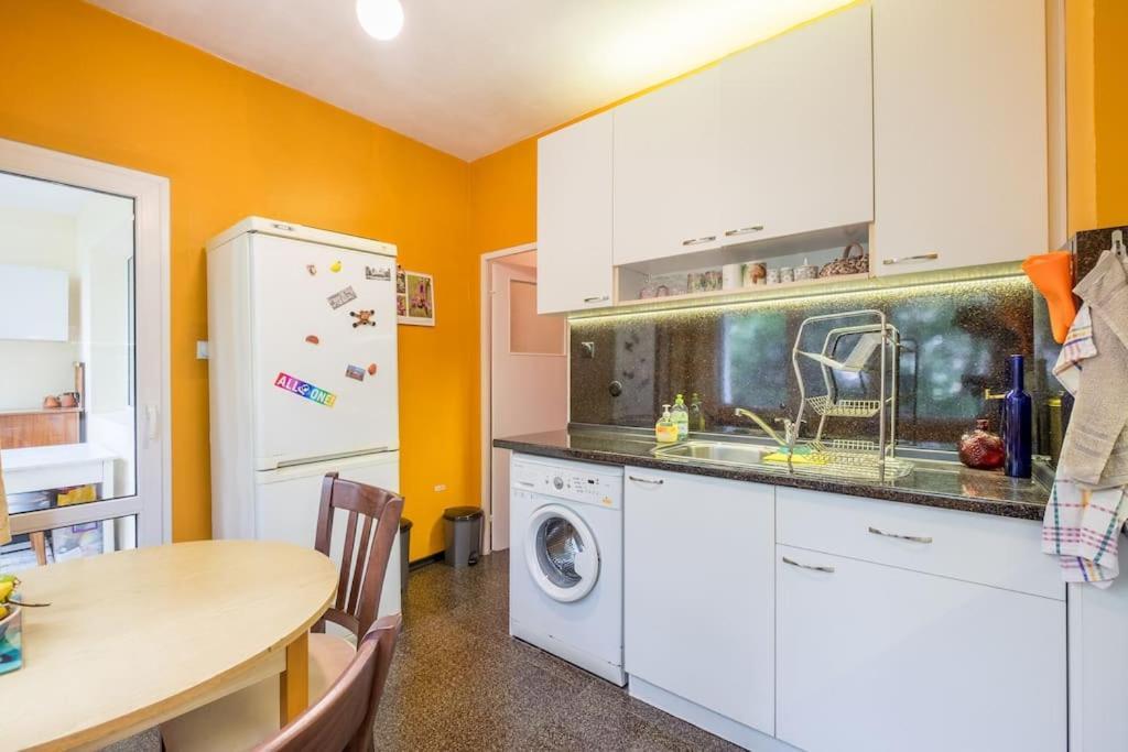 Beautiful Flat In Central Location By Flat Mаnager Sofia Exteriör bild